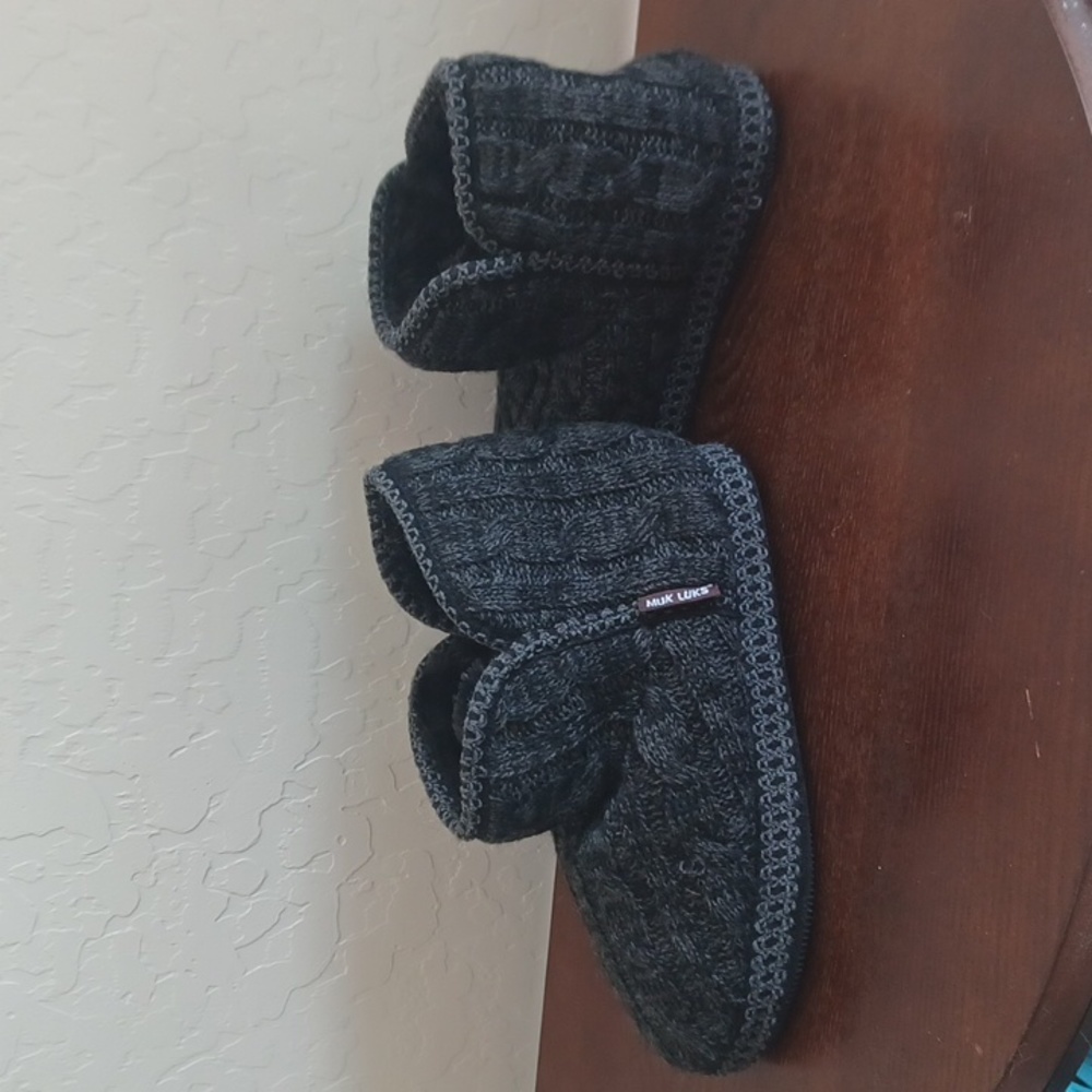 Muk Luks Charcoal Grey Knit Slippers Womans Size Medium 7-8 Like New Condition